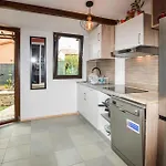 2 Bedroom Lovely Home In Prunete *
