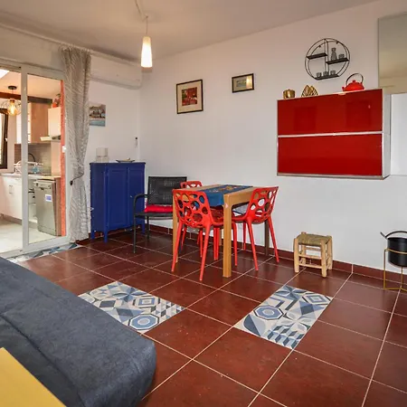 2 Bedroom Lovely Home In Prunete Casa vacanze