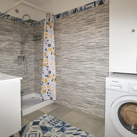 2 Bedroom Lovely Home In Prunete * Prunete